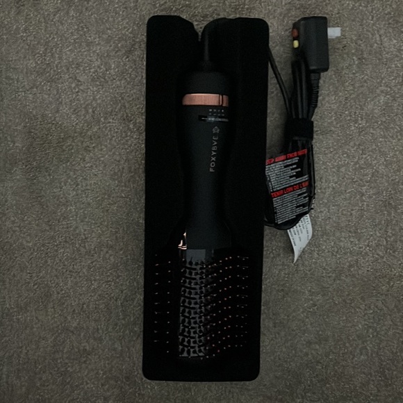 Foxybae blowout dryer and brush - Picture 2 of 6